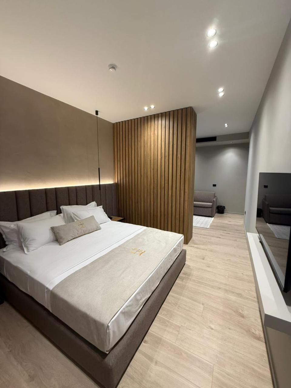Hotell South 4*